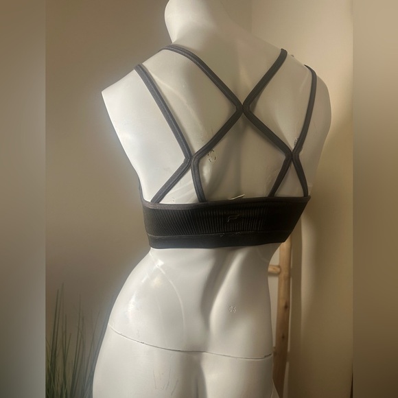 Fabletics low impact seamless strappy bra Khloe V3 Taupe Slate Small NWOT - Picture 3 of 5